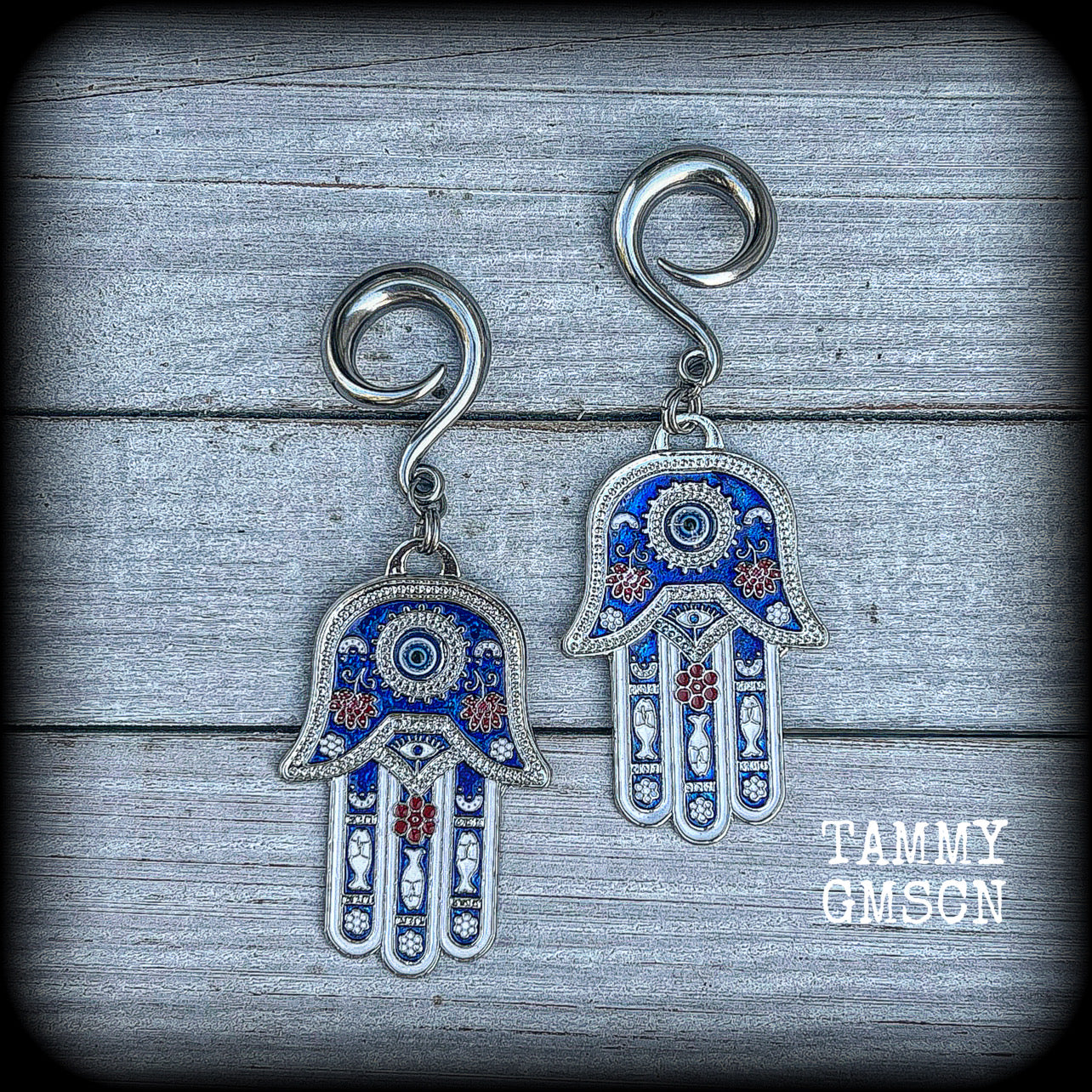 These gorgeous antique silver and enamel hamsa hand gauged earrings weigh approx 17 grams each, and measure just on 9cms from tip to tip, nice and dangly.

This pair have been made on 2 gauge (6mm) surgical steel full curl hooks, to be worn in stretched lobes.