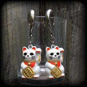 Japanese Maneki Neko beckoning cat earrings for stretched lobes. Available on half curls, full curls and cradles from 4mm up to 30mm. 