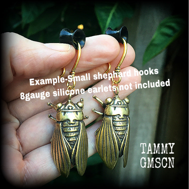 Locust earrings Cicada earrings Bugs earrings Locust earrings Insect earrings Pierced ears Ear hangers Stretched lobes Gauged earrings Moss goth Cottagecore Entomology Curiosities