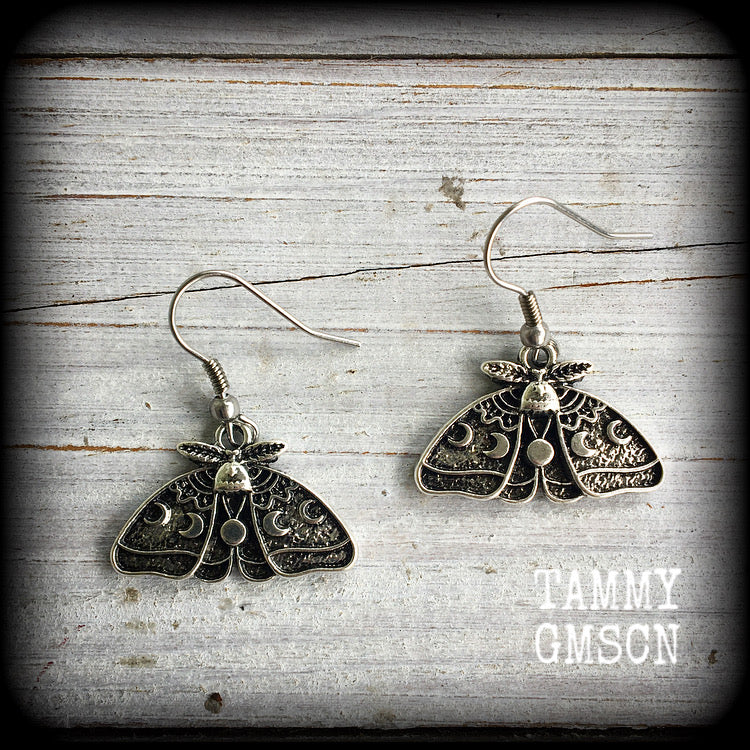 Moon phase moth earrings Moth earrings Insect earrings Moon phases earrings Lunar moth earrings Deaths head moth earrings Insect earrings Bug earrings Pierced ears Moss goth Cottagecore Witchy Pagan Coven jewellery ear gauges Ear jewelry