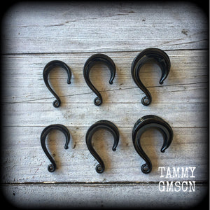 DIY Black saddle hooks for stretched lobes