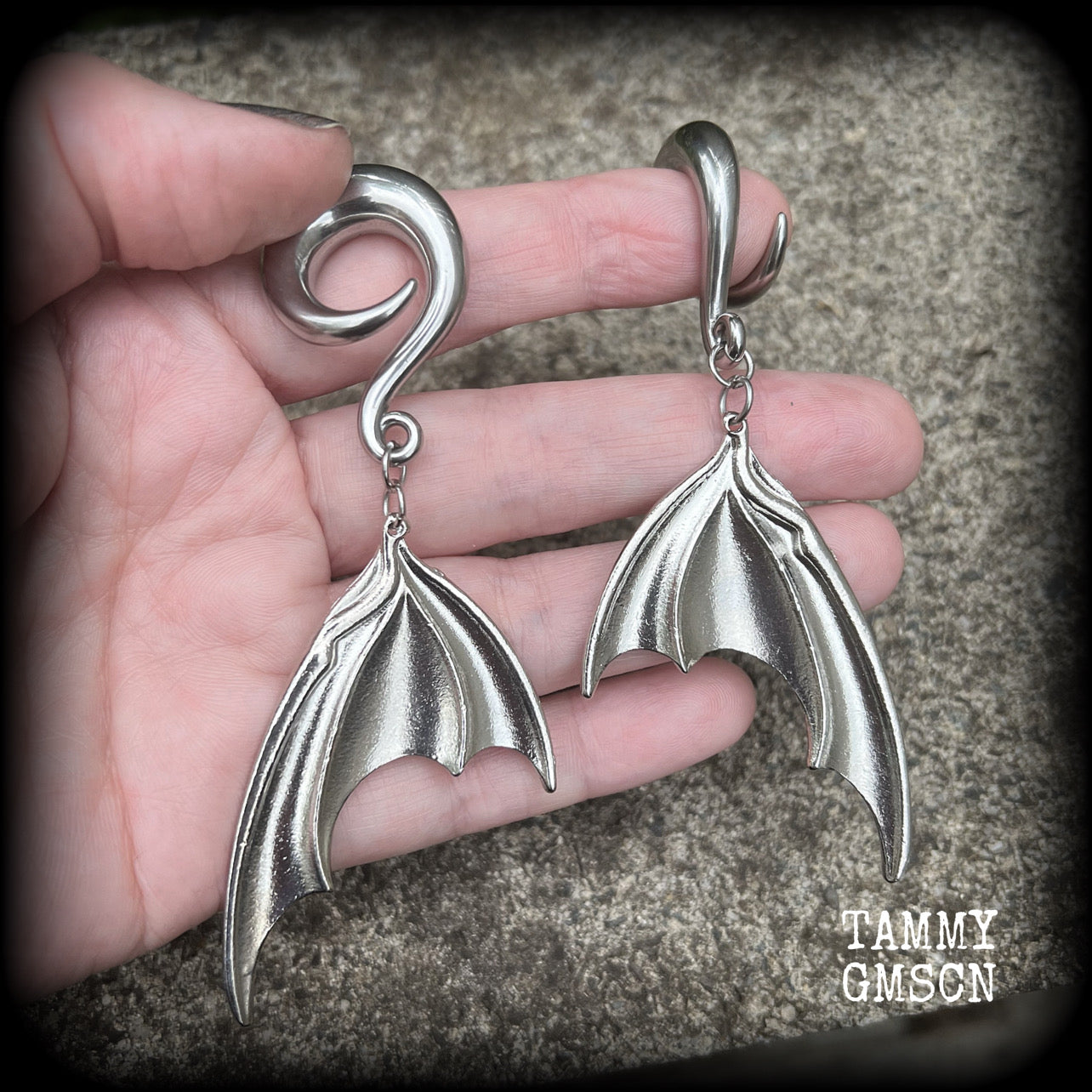 Dragon wings Bat wings Demon wings Dragon ear weights Dragon ear hangers 0 gauge ear weights 00 gauge ear gauges Stretched ears Stretched lobes Gauged ears 4mm 6mm 8mm 10mm 12mm 14mm 16mm 19mm 22mm 25mm 28mm 30mm Halloween earrings Halloween jewelry 