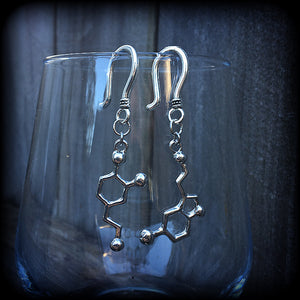 Dopamine molecules Dopamine and serotonin earrings 8 gauge earrings 8 gauge ear hangers Chemistry Biology Chemical reactions Lab geek jewelry Science fiction Sci Fi jewelry Molecules Molecule jewelry Serotonin molecule earrings Dopamine molecule earrings
