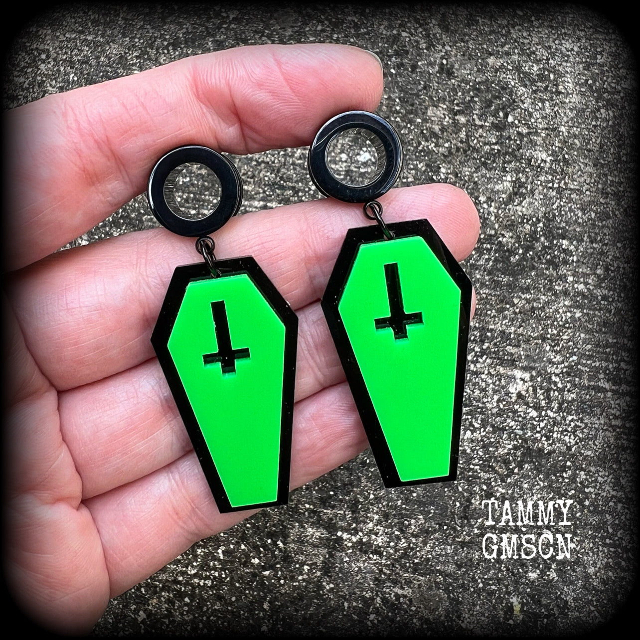 Coffin gauged earrings Coffin tunnel dangles 00 gauge gauged earrings Halloween plugs Horrorpunk earrings Cyberpunk earrings Horror movie Stretched ears Gauged ears Samhain Body jewelry Stretched lobes 6mm 8mm 10mm 12mm 14mm 16mm 19mm 22mm 25mm