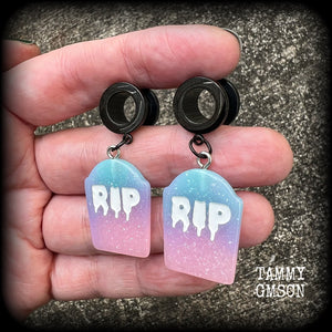 Tombstone tunnel earrings