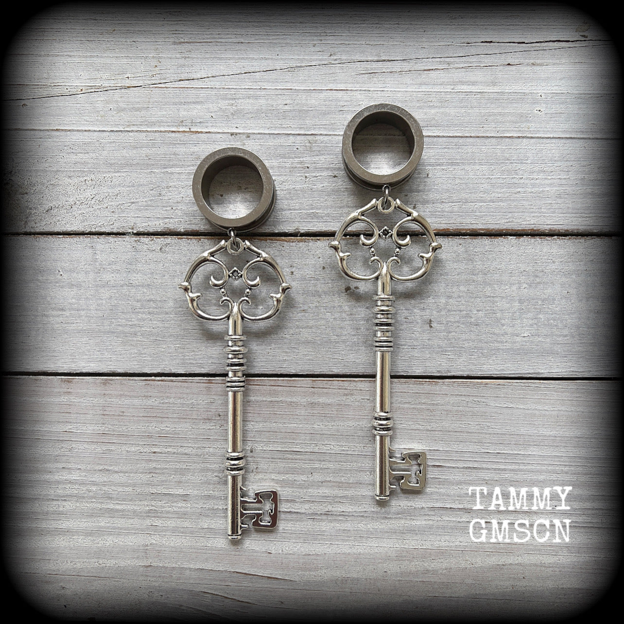 Steampunk earrings Steampunk jewelry Steampunk tunnel earrings Key earrings Key jewelry Antique key earrings Silver key earrings for stretched ears