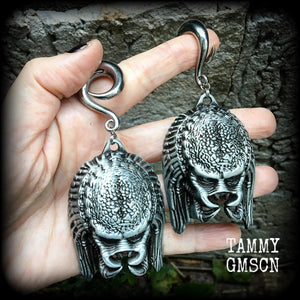 Predator earrings Predator ear weights Alien Vs Predator Aliens Alien ear weights Gauged earrings Gauged ears Stretched ears Ear gauges Ear hangers Sci fi Science fiction Scuence fantasy 4mm 6mm 8mm 10mm 12mm 14mm 16mm 19mm 22mm 25mm 28mm 30mm 