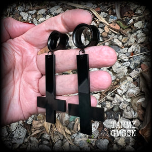 Inverted cross tunnel earrings