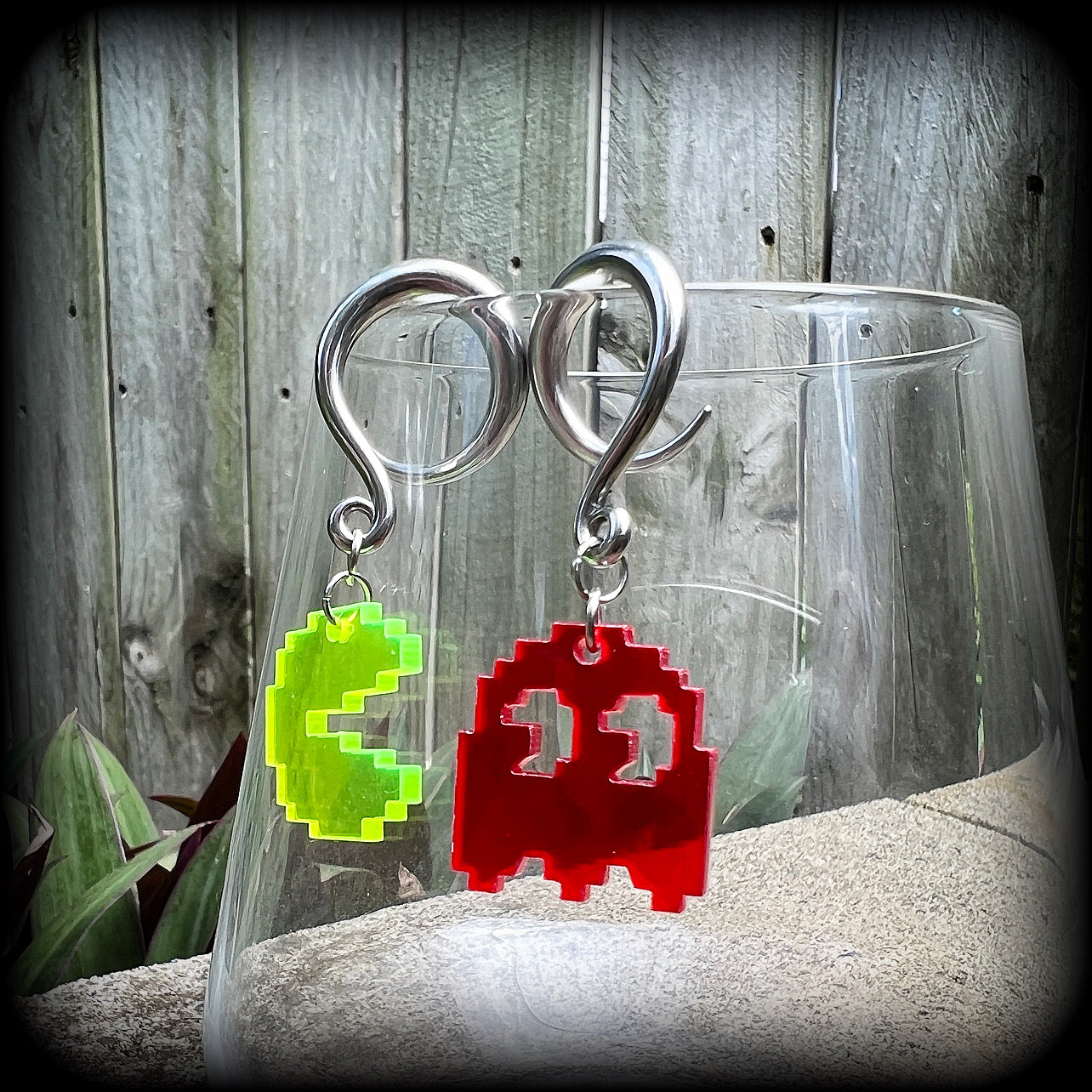 These super rad earrings feature classic acrylic pixelated Pac man and Blinky charms, measuring 5 cms from tip to tip, weighing in at only 4 grams each.
This pair has been made on 6 gauge (4mm) surgical steel full curl hooks, suitable for stretched lobes.