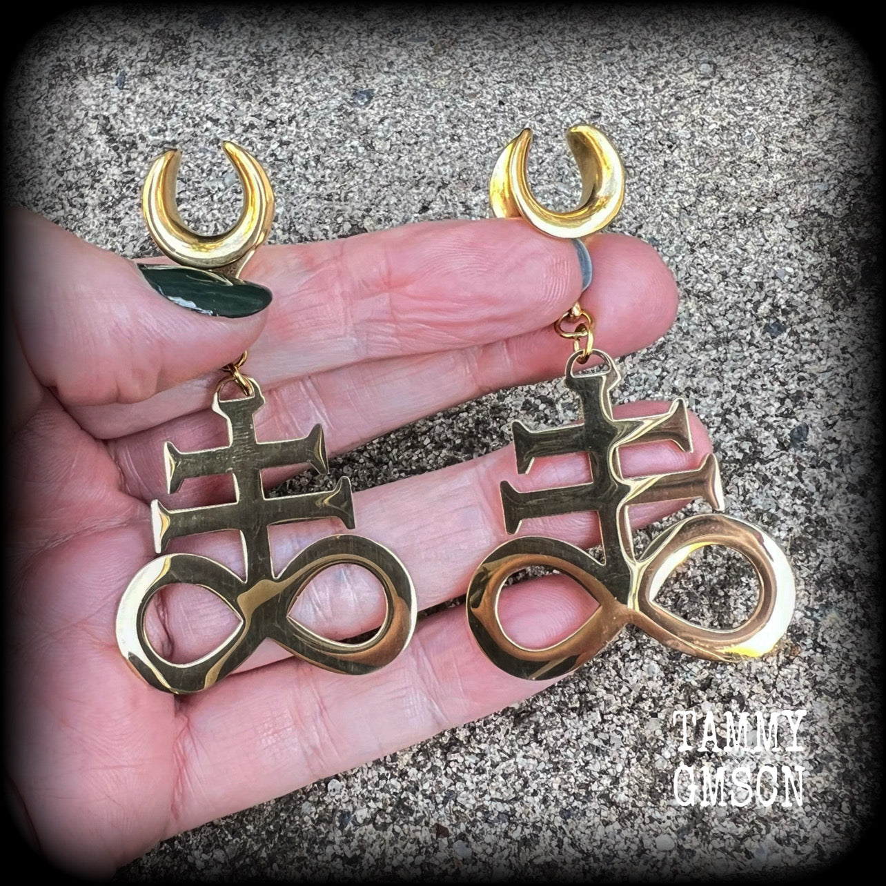 These gorgeous gold titanium earrings feature large Sigil of sulphur brimstone charms, weighing approx 8 grams each, and measuring around 7 cms from tip to tip.
This pair has been made on 1/2" gauge (12mm) surgical steel cradles, to be worn in stretched lobes.