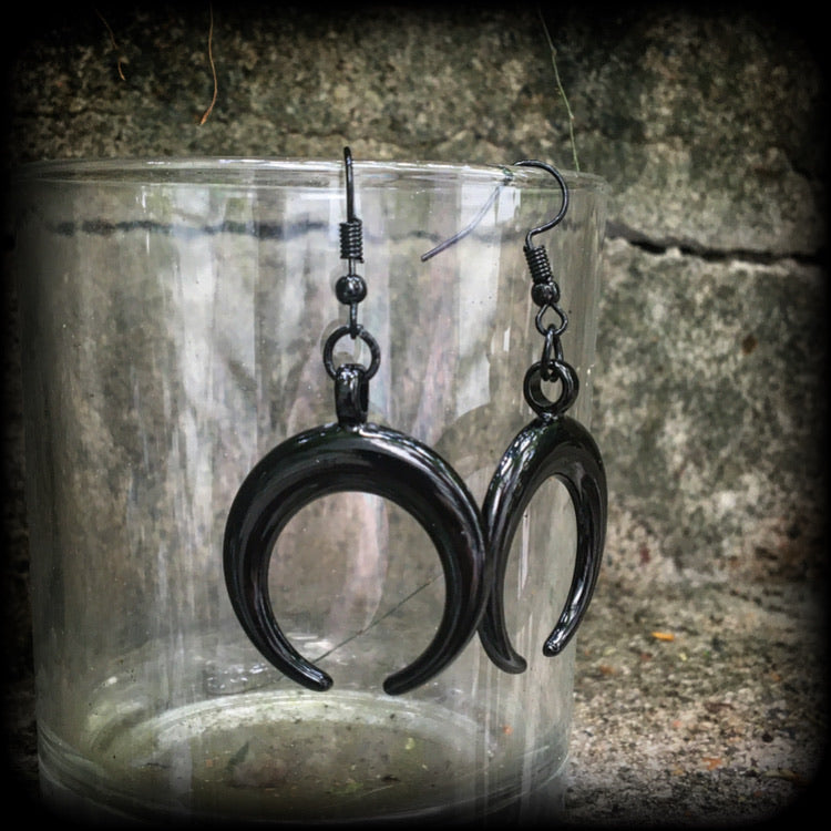 Black Friday Black moon earrings Crescent moon earrings Gothic earrings Kali earrings Evil Occult Lilith earrings Witchy jewelry Tunnels Plugs Gauges Pierced ears Occult earrings Occult jewellery Witches jewellery Dark arts Black magick Ritual jewellery