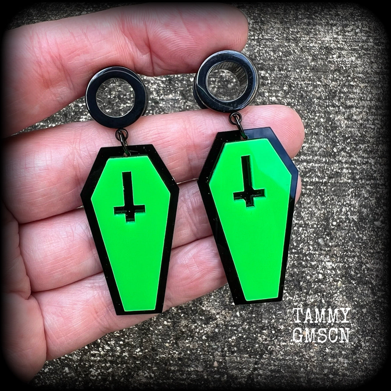 Coffin gauged earrings Coffin tunnel dangles 00 gauge gauged earrings Halloween plugs Horrorpunk earrings Cyberpunk earrings Horror movie Stretched ears Gauged ears Samhain Body jewelry Stretched lobes 6mm 8mm 10mm 12mm 14mm 16mm 19mm 22mm 25mm