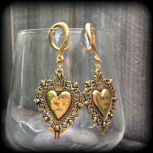 These beautiful antique gold gauged earrings feature a gorgeous antique gold milagros sacred heart, measuring just on 7cms from tip to tip, and weighing approx 7 grams each, nice and lightweight.
This pair has been made on 6 gauge (4mm) surgical steel full curl hooks, to be worn in stretched lobes.