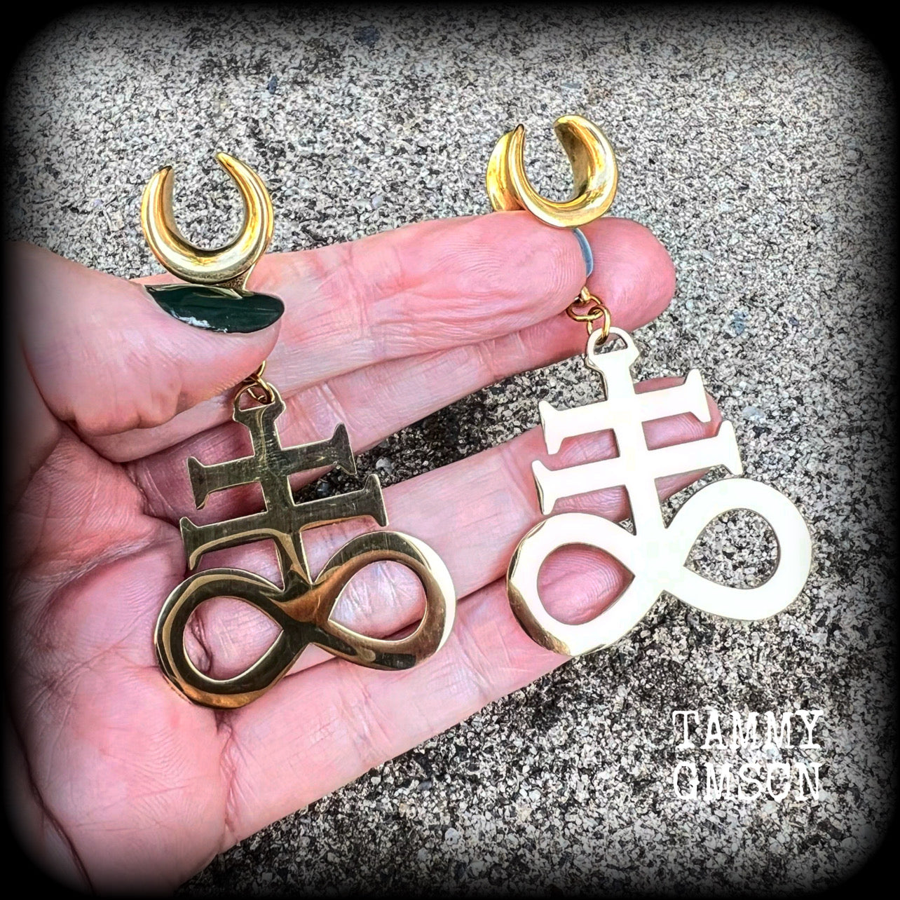 These gorgeous gold titanium earrings feature large Sigil of sulphur brimstone charms, weighing approx 8 grams each, and measuring around 7 cms from tip to tip.
This pair has been made on 1/2" gauge (12mm) surgical steel cradles, to be worn in stretched lobes.