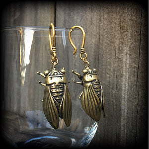 Locust earrings Cicada earrings Bugs earrings Locust earrings Insect earrings Pierced ears Ear hangers Stretched lobes Gauged earrings Moss goth Cottagecore Entomology Curiosities