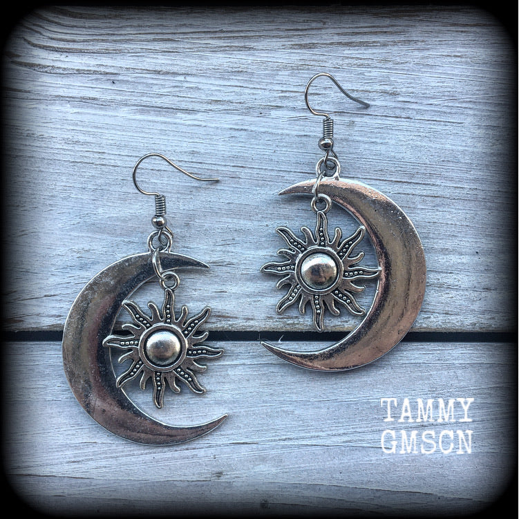 Crescent moon and sun earrings-Occult earrings