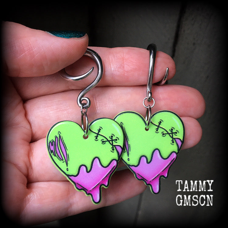 Zombie earrings Zombie heart gauged earrings Halloween ear gauges 4mm earrings 6 gauge ear hangers Stretched lobes Toxic earrings Cartoon earrings Rockabilly Horror punk Horror movie 6mm 8mm 10mm 12mm 14mm 16mm 19mm 22mm 25mm 28mm 30mm Body jewelry 