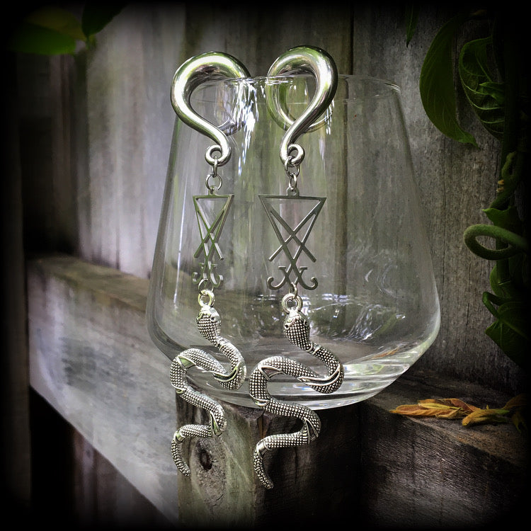 These gorgeous 'Snake and Sigil' gauged earrings feature an antique silver snake (Lilith) hanging from a stainless steel Sigil of Lucifer charm.
These are nice and dangly at 12cms from tip to tip and weigh approx 20 grams each, not too heavy.
This pair have been made on 0 gauge (8mm) surgical steel full curl hooks, suitable for stretched lobes.