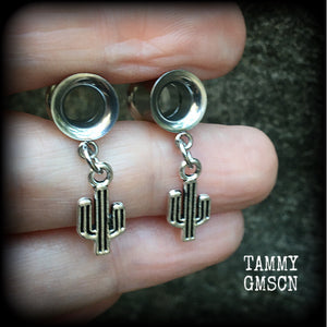 Cactus tunnel earrings