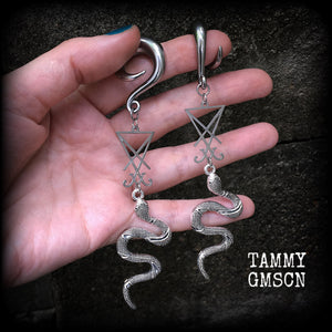 These gorgeous 'Snake and Sigil' gauged earrings feature an antique silver snake (Lilith) hanging from a stainless steel Sigil of Lucifer charm.
These are nice and dangly at 12cms from tip to tip and weigh approx 20 grams each, not too heavy.
This pair have been made on 0 gauge (8mm) surgical steel full curl hooks, suitable for stretched lobes.