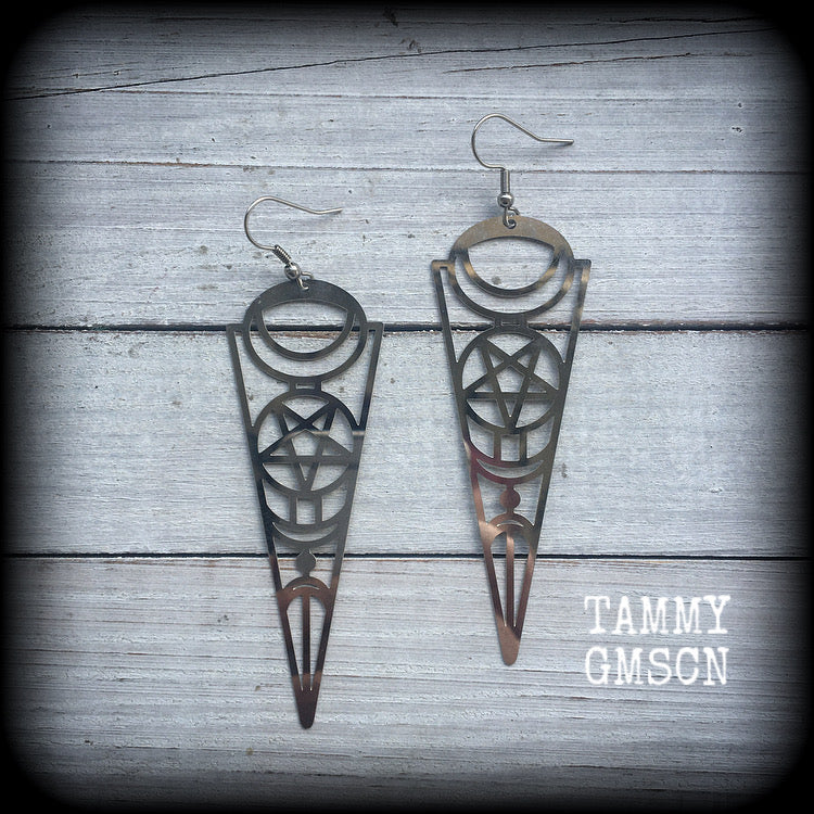 These earrings feature gorgeous esoteric crescent moon and pentagram designs, are super light weight and nice and dangly, weighing only a gram or two each, and measuring just over 9cms from tip to tip.
This pair has been made with stainless steel french hooks, to be worn through pierced ears.