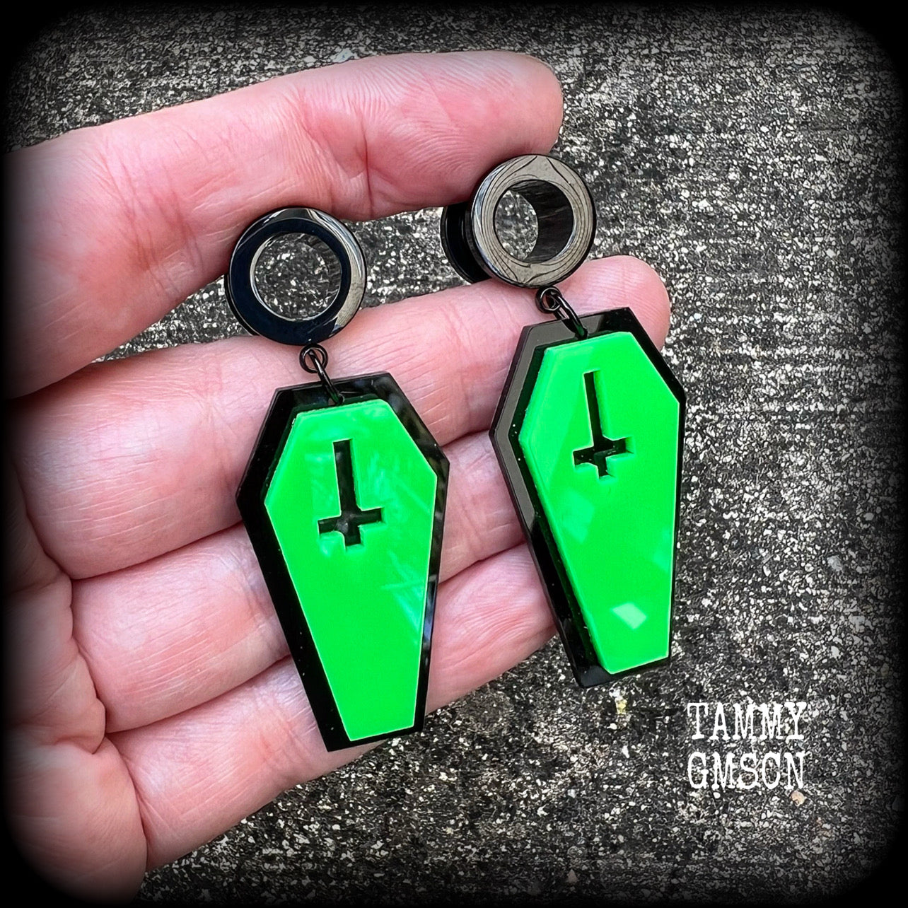 Coffin gauged earrings Coffin tunnel dangles 00 gauge gauged earrings Halloween plugs Horrorpunk earrings Cyberpunk earrings Horror movie Stretched ears Gauged ears Samhain Body jewelry Stretched lobes 6mm 8mm 10mm 12mm 14mm 16mm 19mm 22mm 25mm