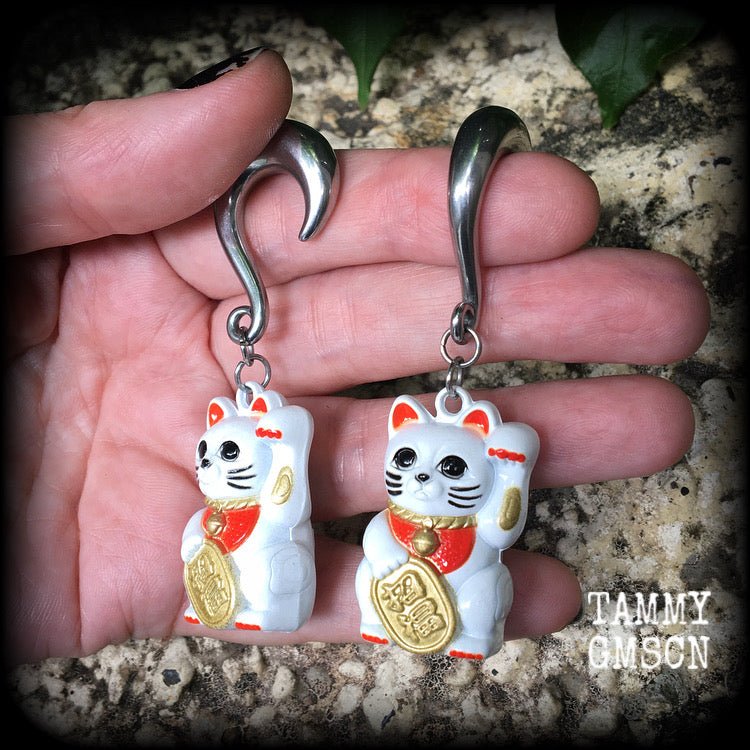 Japanese Maneki Neko beckoning cat earrings for stretched lobes. Available on half curls, full curls and cradles from 4mm up to 30mm. 