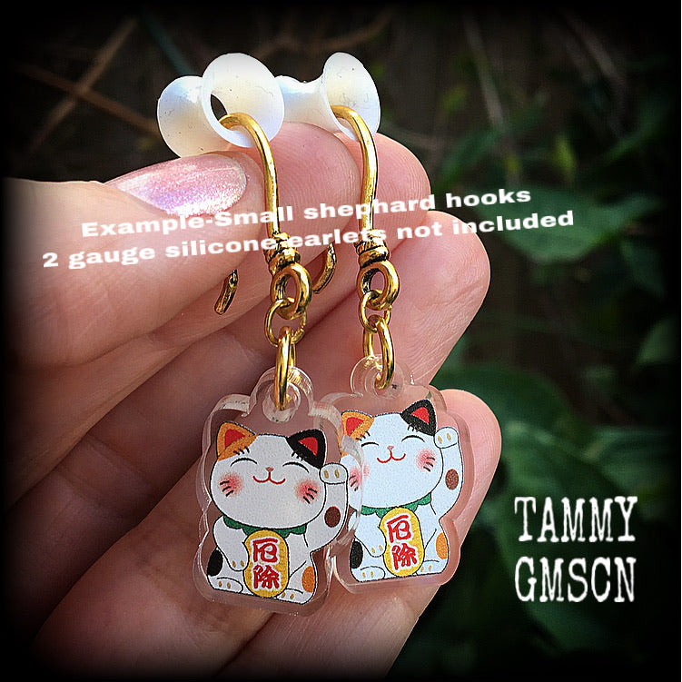 Maneki Neko earrings-Kawaii beckoning cat earrings