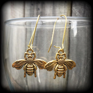 Bee earrings Insect earrings Bee jewelry Beehive earrings Insects jewellery Bugs earrings Pierced ears Tunnel dangles Ear gauges Bees Earrings for pierced ears and stretched lobes Entomology Cottagecore Bee keeping supplies
