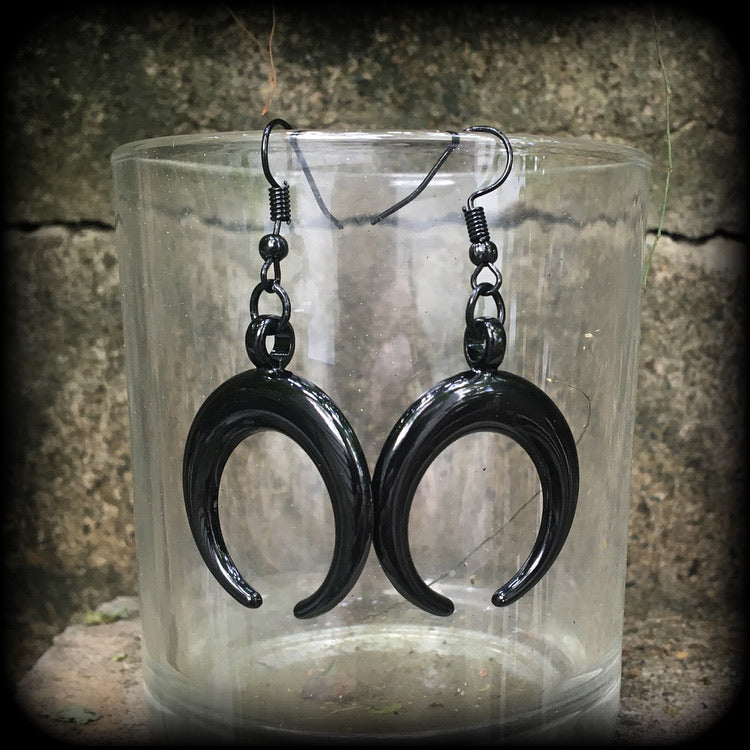 Crescent moon earrings Black moon earrings Crescent moon earrings Gothic earrings Kali earrings Evil Occult Lilith earrings Witchy jewelry Tunnels Plugs Gauges Pierced ears Occult earrings Occult jewellery Witches jewellery Dark arts Black magick Ritual jewellery