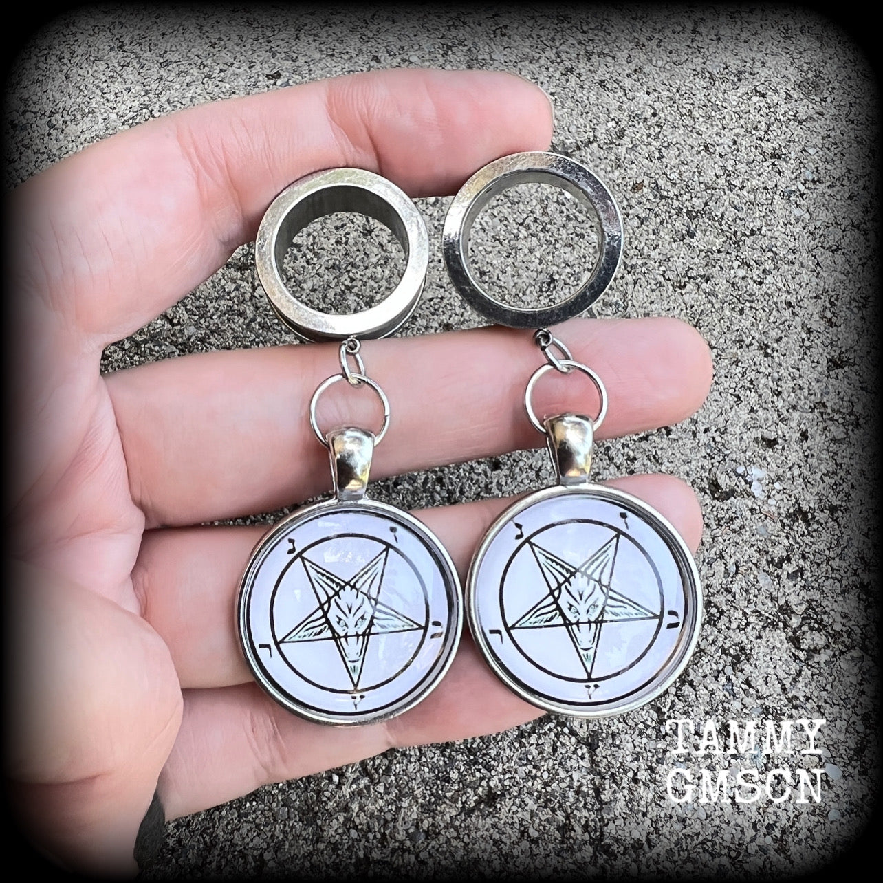These gorgeous tunnel earrings feature classic black Sigil of Baphomet symbols on white background enclosed in resin, weighing in at approx 15 grams each and measuring just over 7 cms from tip to tip.

This pair have been made with 3/4" gauge (19mm) surgical steel screw fit tunnels, suitable for stretched lobes.