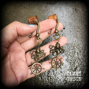 Octopus and ship steer ear hangers