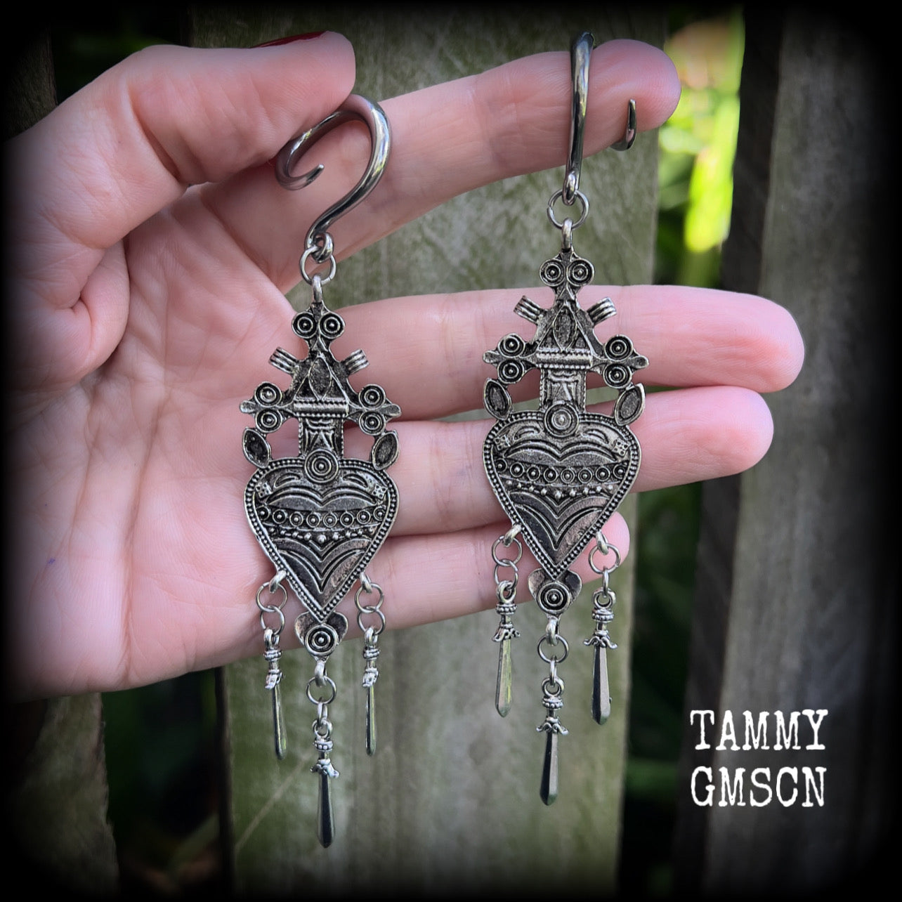 Tarot card ear hangers Three of swords earrings 6 gauge ear weights Body jewelry Stretched lobes Gauges 6g 2g 0g 00g 1/2 9/16 5/8 3/4 7/8 1" 1.10" 1.18" Stretched ears Stretched lobes gauged ears gauged earrings Tarot jewellery Occult jewelry Waite