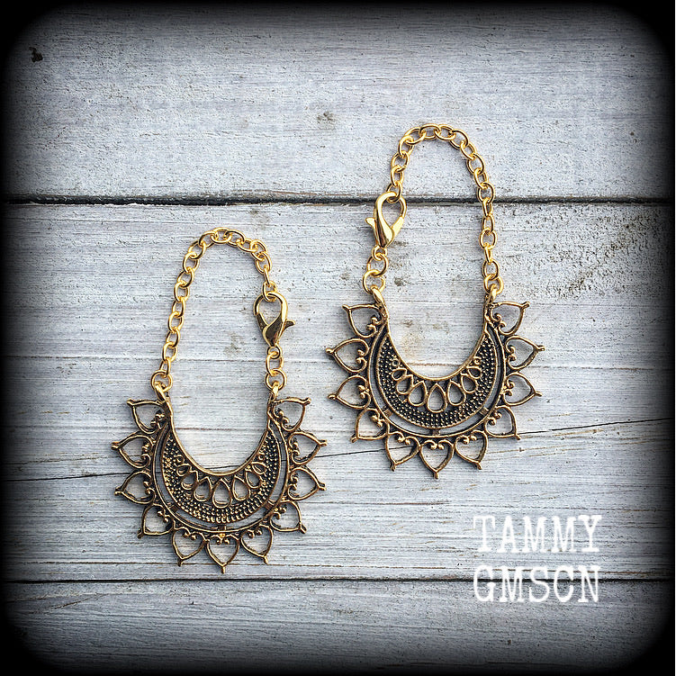 These antique gold mandala heart earrings are nice and dangly, measuring 7cms from tip to tip, and weighing  7 grams each piece, made with chain/ lobster clasp 8mm option, for silicone earlets or tunnels in stretched lobes from 0 gauge (8mm). 
