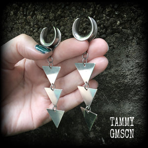 Triple triangle gauged earrings