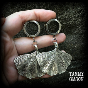 Ginkgo leaf tunnel earrings