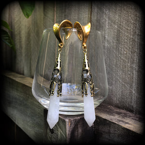 These gorgeous gothic gemstone gauged earrings feature beautiful cloudy quartz and antique bronze gemstone points, measuring just over 10 cms from tip to tip, and weighing approx 15 grams each.
These earrings have been made on 5/8" gauge (16mm) surgical steel saddles, to be worn in stretched lobes.