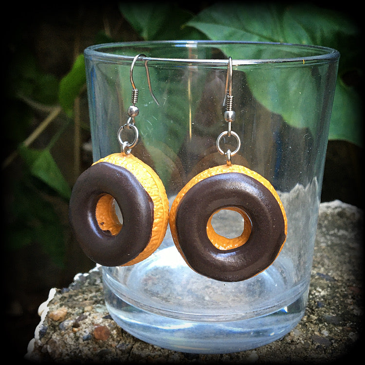 Donut earrings Doughnut earrings Chocolate doughnut earrings Iced donut earrings Kitsch earrings Food earrings Retro earrings Junk food Pierced ears Ear gauges Kitsch jewellery Retro jewelry Gifts for girls Stocking stuffers Cake earrings Pastry chef