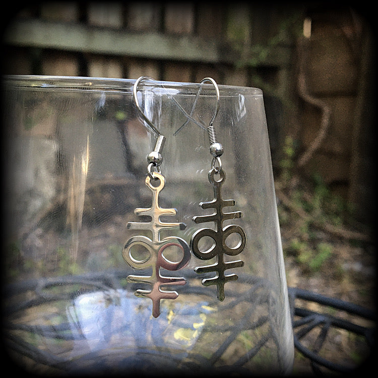 These stainless steel double 'Sigil of Sulphur' earrings are nice and petite, measuring just 4.5 cms from tip, weighing only a few grams each.
This pair has been made with french hooks suitable for pierced ears.