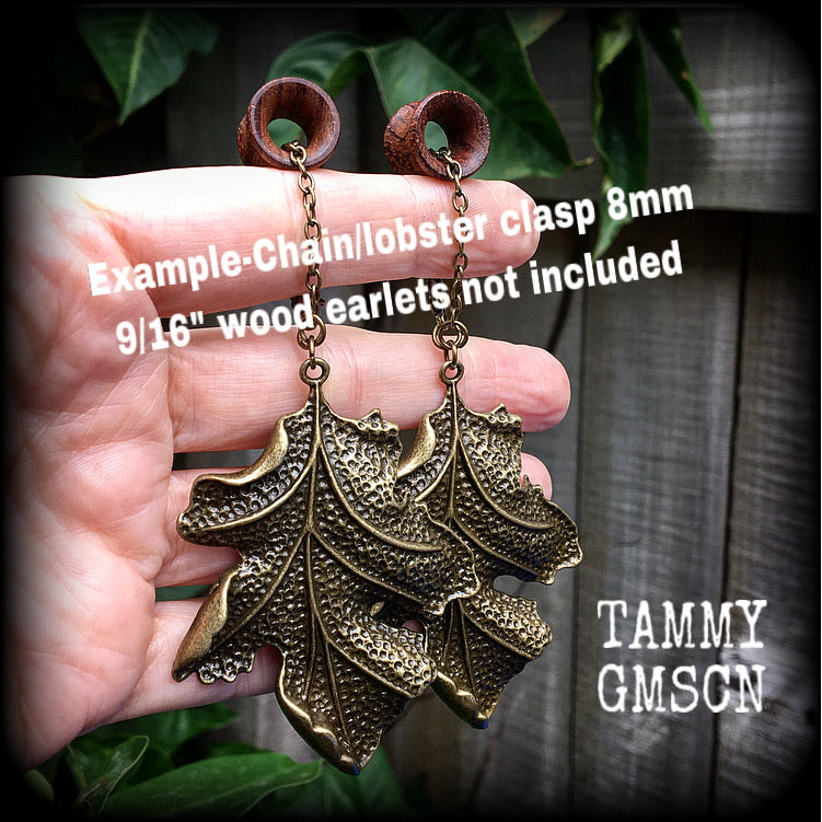 Oak leaf earrings Leaf earrings Autumn equinox Cernunnos earrings Green man earrings Maple leaf earrings Leaf jewelry Cottagecore earrings Moss goth jewelry Tunnel dangles