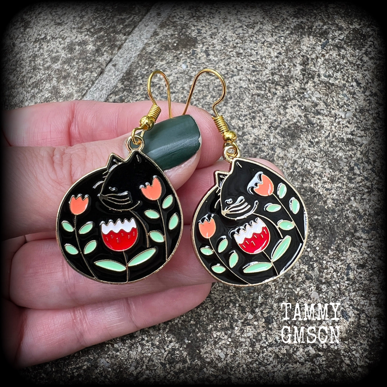 These quirky earrings and feature gorgeous folk art inspired black cat and tulip charms.
These earrings are nice and lightweight at only 4 grams, and measure just on 5cms from tip to tip.
This pair has been made with antique gold french hooks, to be worn in pierced ears.