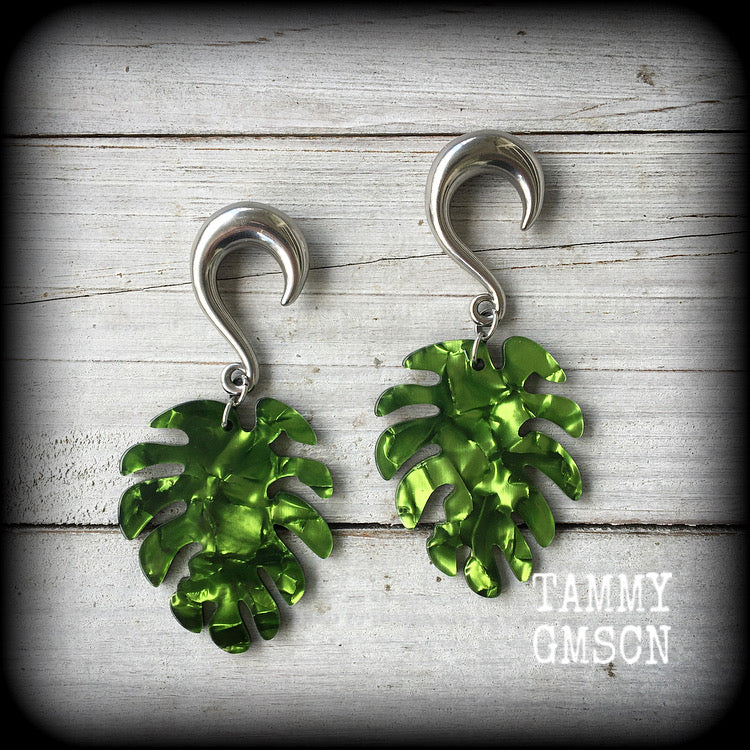 Monstera leaf gauged earrings Palm leaf ear weights 0 gauge ear weights Ear hangers Body jewelry 6g 2g 0g 00g 1/2" 9/16" 5/8" 3/4" 7/8" 1" 1.10" 1.18" Pagan Witchy Cottagecore Whimsigoth Goblincore Beach wedding Ear gauges