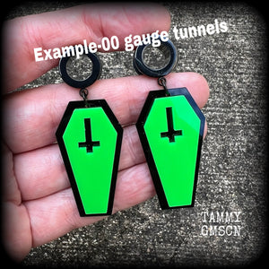 Coffin gauged earrings 00 gauge tunnel dangles 00 gauge gauged earrings Halloween plugs Horrorpunk earrings Cyberpunk earrings Cybergoth Pastelgoth Stretched ears Gauged ears Samhain Body jewelry Stretched lobes 6mm 8mm 10mm 12mm 14mm 16mm 19mm 22mm 25mm