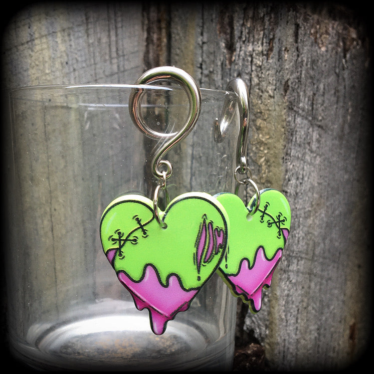 Zombie earrings Zombie heart gauged earrings Halloween ear gauges 4mm earrings 6 gauge ear hangers Stretched lobes Toxic earrings Cartoon earrings Rockabilly Horror punk Horror movie 6mm 8mm 10mm 12mm 14mm 16mm 19mm 22mm 25mm 28mm 30mm Body jewelry 