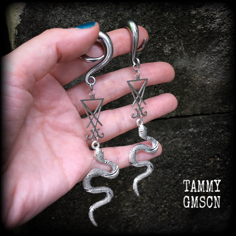 These gorgeous 'Snake and Sigil' gauged earrings feature an antique silver snake (Lilith) hanging from a stainless steel Sigil of Lucifer charm.
These are nice and dangly at 12cms from tip to tip and weigh approx 20 grams each, not too heavy.
This pair have been made on 0 gauge (8mm) surgical steel full curl hooks, suitable for stretched lobes.