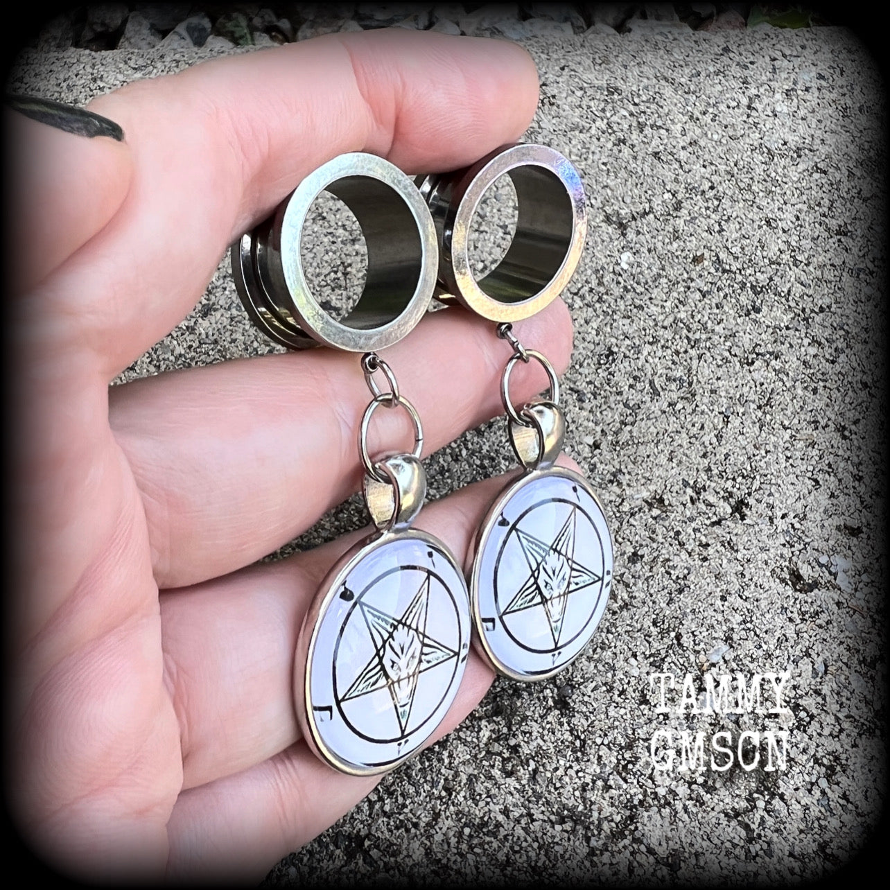 These gorgeous tunnel earrings feature classic black Sigil of Baphomet symbols on white background enclosed in resin, weighing in at approx 15 grams each and measuring just over 7 cms from tip to tip.

This pair have been made with 3/4" gauge (19mm) surgical steel screw fit tunnels, suitable for stretched lobes.