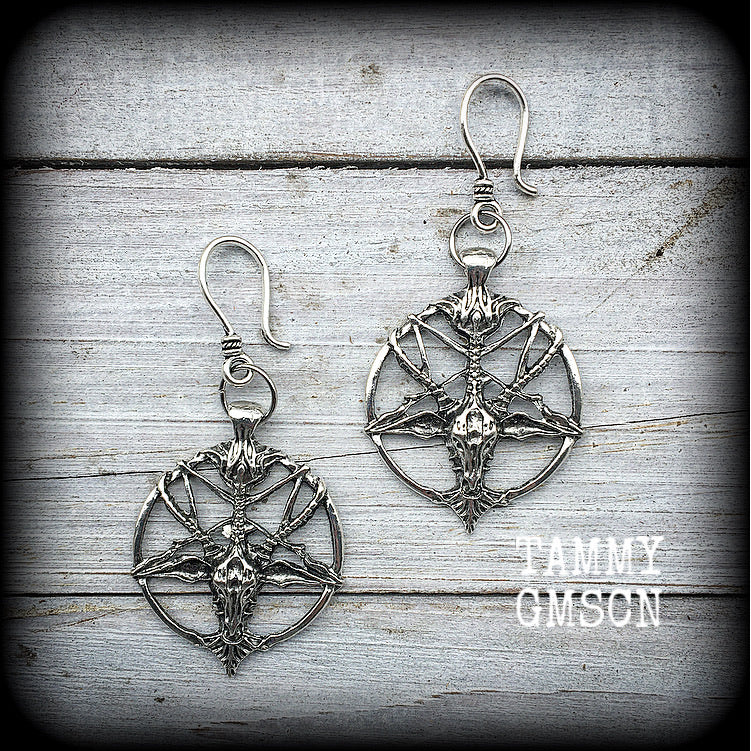 These gorgeous gothic earrings feature an antique silver Baphomet, are light weight (8 grams a piece) and nice and dangly, measuring 8cms from tip to tip.

This pair has been made on small antique silver shephards hooks to be worn through silicone earlets in stretched lobes from 8 gauge (3mm).

