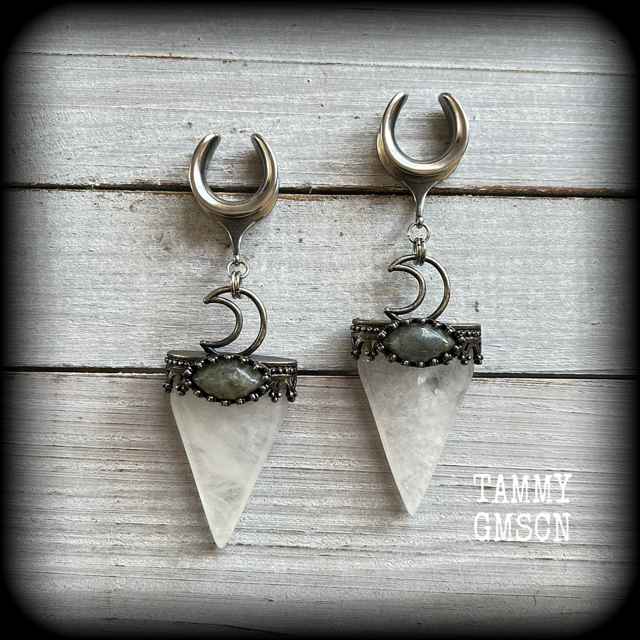 Quartz ear weights