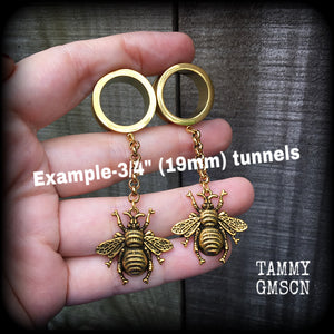 Bee tunnel dangles 19mm tunnel earrings Bee ear gauges Bee earrings Insects Bugs Body jewelry 2g 0g 00g 1/2" 9/16" 5/8" 3/4" 7/8" 1" 1.10"  Stretched ears Stretched lobes Gauged ears Gauged earrings Plugs plug dangles Tunnels