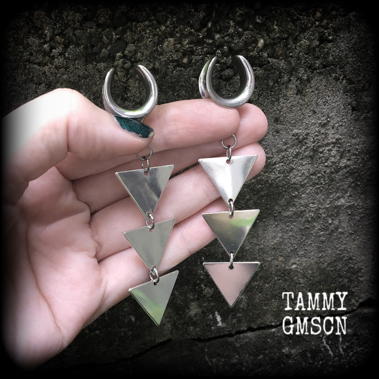 Triple triangle gauged earrings